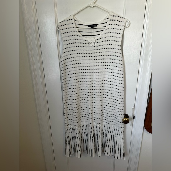 Saks Fifth Avenue Dresses & Skirts - Saks Fifth Avenue White and Gray Sheath Midi Dress